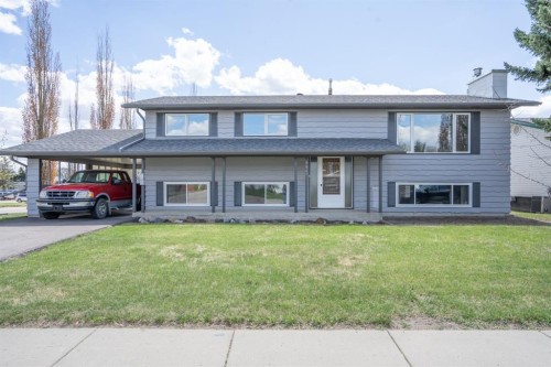 5607 48 Avenue, Lacombe, AB 