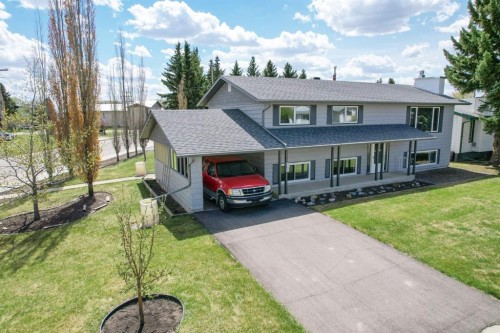 5607 48 Avenue, Lacombe, AB 