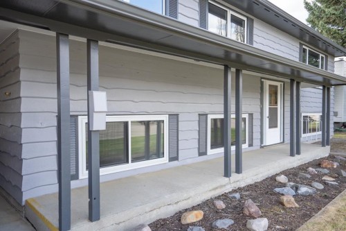 5607 48 Avenue, Lacombe, AB 