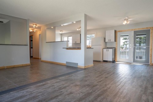 5607 48 Avenue, Lacombe, AB 