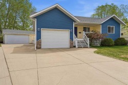 18 Osmond Close Red Deer, AB T4N 6Y1