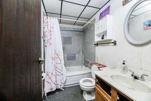 20 Goard Close, Red Deer, AB - Indoor Photo Showing Bathroom