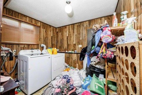 20 Goard Close, Red Deer, AB - Indoor Photo Showing Laundry Room