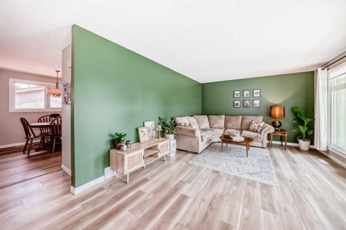 8 Haliburton Crescent, Red Deer, AB - Indoor Photo Showing Living Room