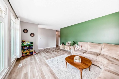 8 Haliburton Crescent, Red Deer, AB - Indoor Photo Showing Living Room