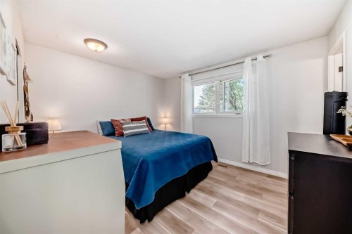 8 Haliburton Crescent, Red Deer, AB - Indoor Photo Showing Bedroom