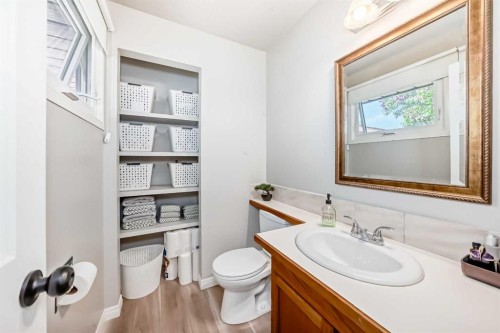 8 Haliburton Crescent, Red Deer, AB - Indoor Photo Showing Bathroom