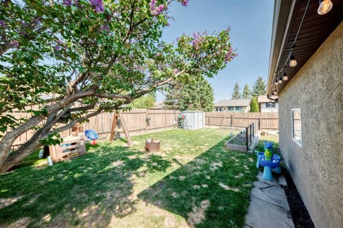 8 Haliburton Crescent, Red Deer, AB - Outdoor