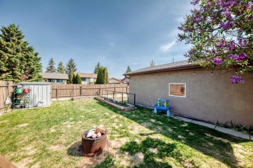 8 Haliburton Crescent, Red Deer, AB - Outdoor