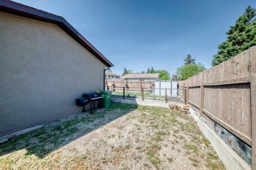 8 Haliburton Crescent, Red Deer, AB - Outdoor