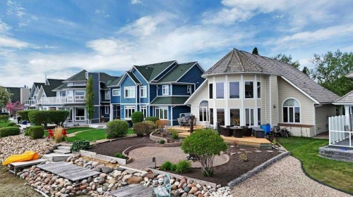 382 Marina Bay Place, Sylvan Lake, AB - Outdoor With Facade