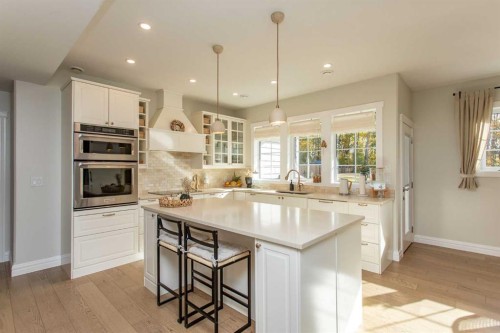 122 Oliver Avenue, Gull Lake, AB - Indoor Photo Showing Kitchen With Upgraded Kitchen