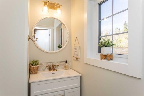 122 Oliver Avenue, Gull Lake, AB - Indoor Photo Showing Bathroom