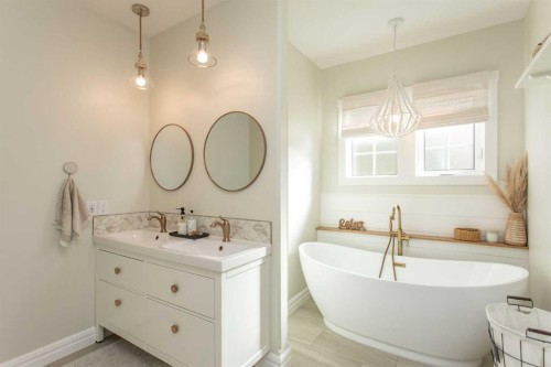 122 Oliver Avenue, Gull Lake, AB - Indoor Photo Showing Bathroom