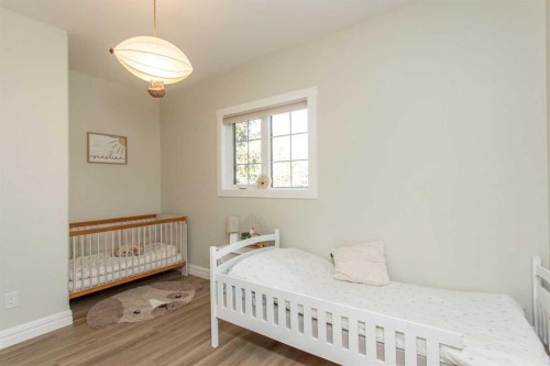 122 Oliver Avenue, Gull Lake, AB - Indoor Photo Showing Bedroom
