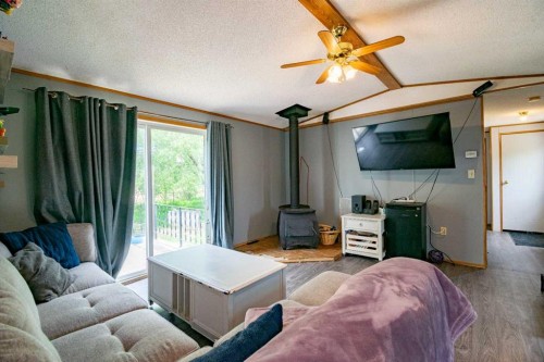 2 Elm Close, Erskine, AB - Indoor Photo Showing Living Room