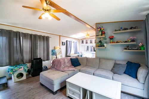 2 Elm Close, Erskine, AB - Indoor Photo Showing Living Room