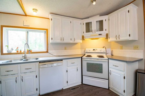 2 Elm Close, Erskine, AB - Indoor Photo Showing Kitchen With Double Sink