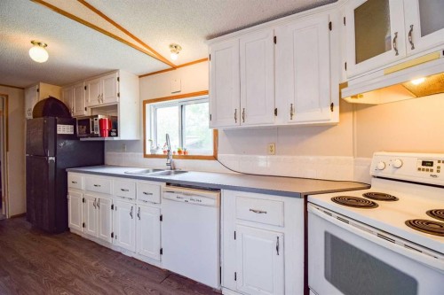 2 Elm Close, Erskine, AB - Indoor Photo Showing Kitchen With Double Sink