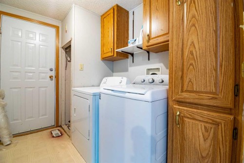 2 Elm Close, Erskine, AB - Indoor Photo Showing Laundry Room
