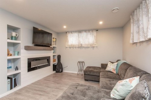 63 Bowman Circle, Sylvan Lake, AB 