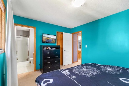 10 Kingston Drive, Red Deer, AB - Indoor Photo Showing Bedroom