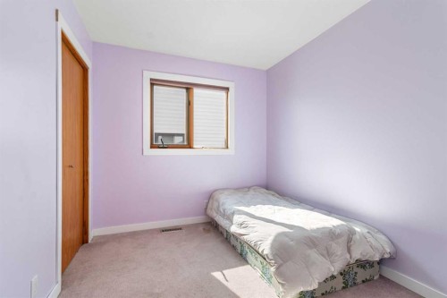 10 Kingston Drive, Red Deer, AB - Indoor Photo Showing Bedroom