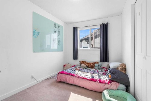 10 Kingston Drive, Red Deer, AB - Indoor Photo Showing Bedroom