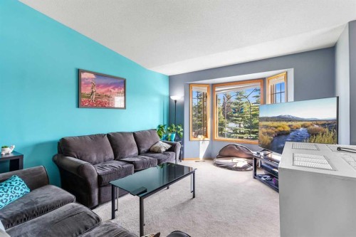 10 Kingston Drive, Red Deer, AB - Indoor Photo Showing Living Room