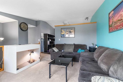 10 Kingston Drive, Red Deer, AB - Indoor Photo Showing Living Room