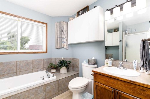 23 Oxley Close, Red Deer, AB 