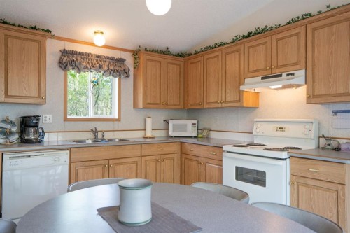 201 433042 Range Road 221, Rural Ponoka County, AB - Indoor Photo Showing Kitchen With Double Sink