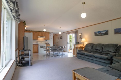 201 433042 Range Road 221, Rural Ponoka County, AB - Indoor Photo Showing Living Room