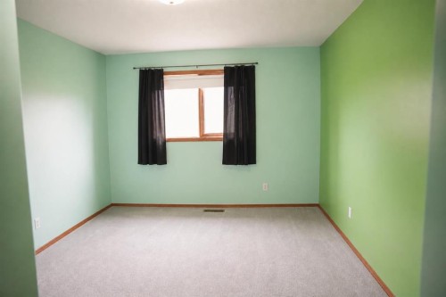 4525 49 Avenue, Hardisty, AB - Indoor Photo Showing Other Room