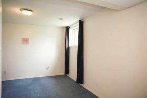 4525 49 Avenue, Hardisty, AB - Indoor Photo Showing Other Room
