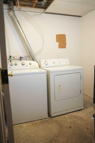 4525 49 Avenue, Hardisty, AB - Indoor Photo Showing Laundry Room