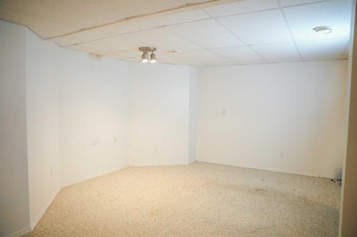 4525 49 Avenue, Hardisty, AB - Indoor Photo Showing Other Room