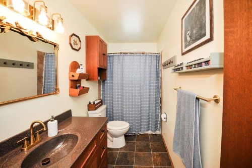 4414 67 Street, Camrose, AB - Indoor Photo Showing Bathroom
