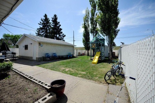 4414 67 Street, Camrose, AB - Outdoor