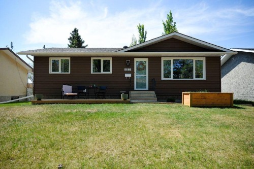 4414 67 Street, Camrose, AB - Outdoor