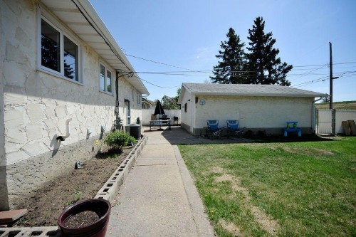 4414 67 Street, Camrose, AB - Outdoor