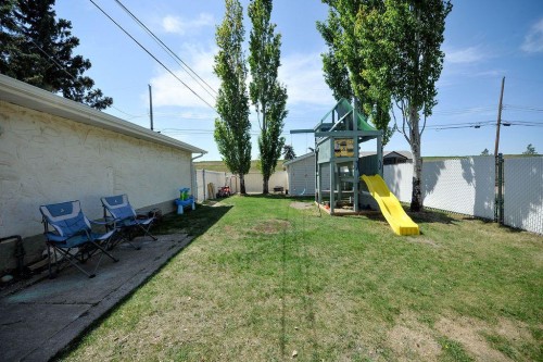 4414 67 Street, Camrose, AB - Outdoor
