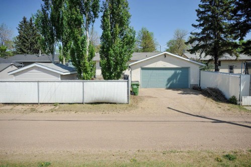 4414 67 Street, Camrose, AB - Outdoor