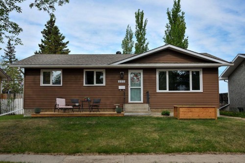 4414 67 Street, Camrose, AB - Outdoor