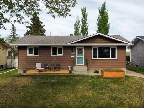 4414 67 Street, Camrose, AB - Outdoor