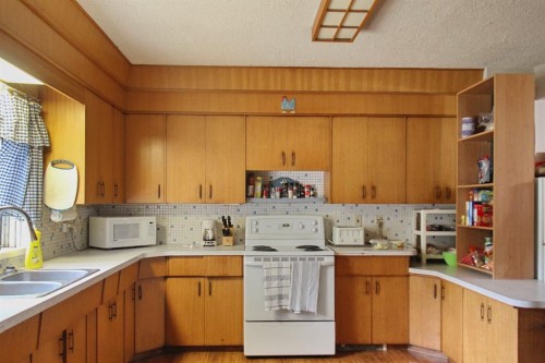 47038 Range Road 191, Rural Camrose County, AB - Indoor Photo Showing Kitchen With Double Sink