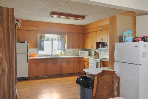47038 Range Road 191, Rural Camrose County, AB - Indoor Photo Showing Kitchen