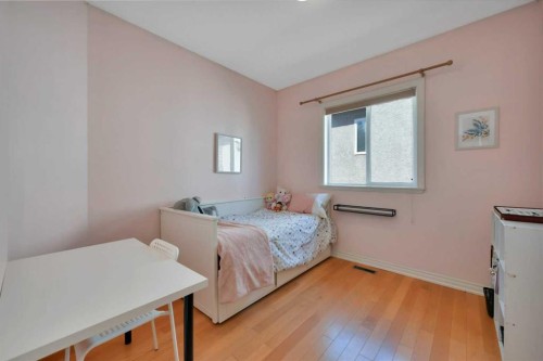 1 Spruce Close, Lacombe, AB - Indoor Photo Showing Bedroom
