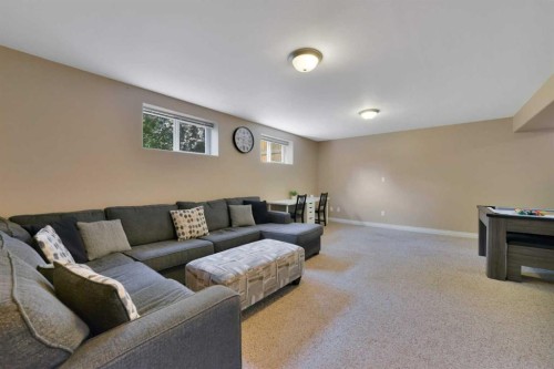 1 Spruce Close, Lacombe, AB - Indoor Photo Showing Living Room