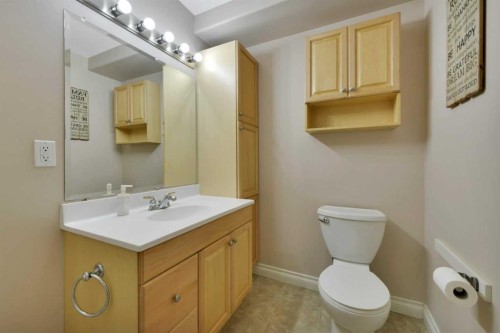 1 Spruce Close, Lacombe, AB - Indoor Photo Showing Bathroom